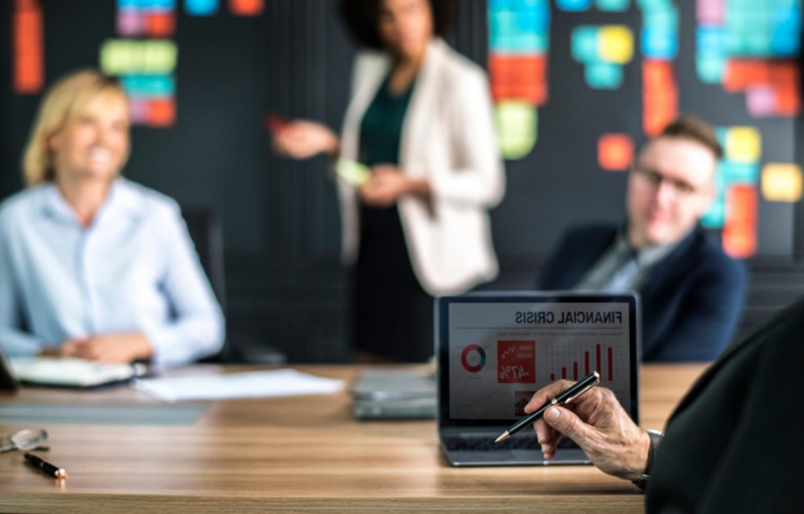 Workshop de análise financeira em ambiente profissional